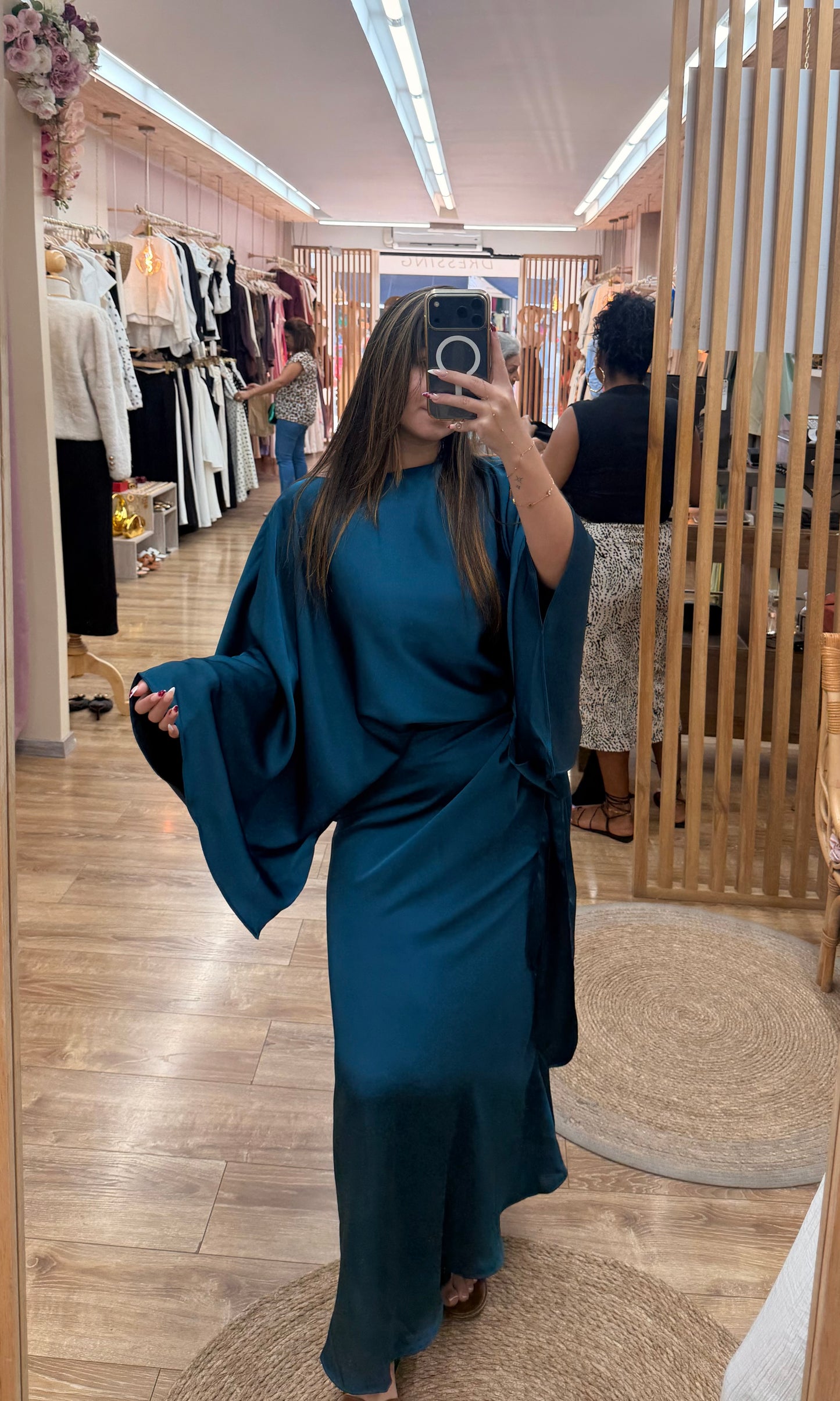 ROBE ZAHEDA